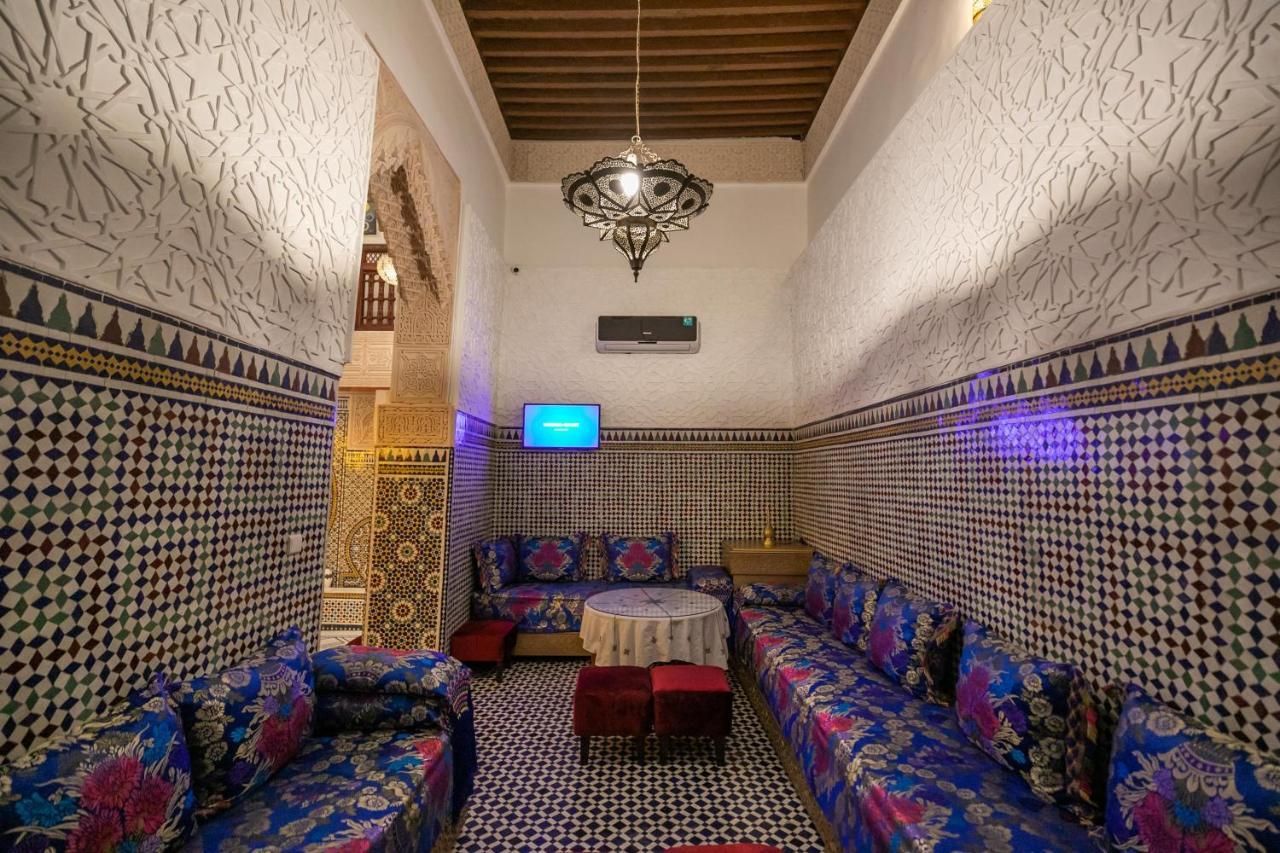 Riad Anis เฟส ภายนอก รูปภาพ