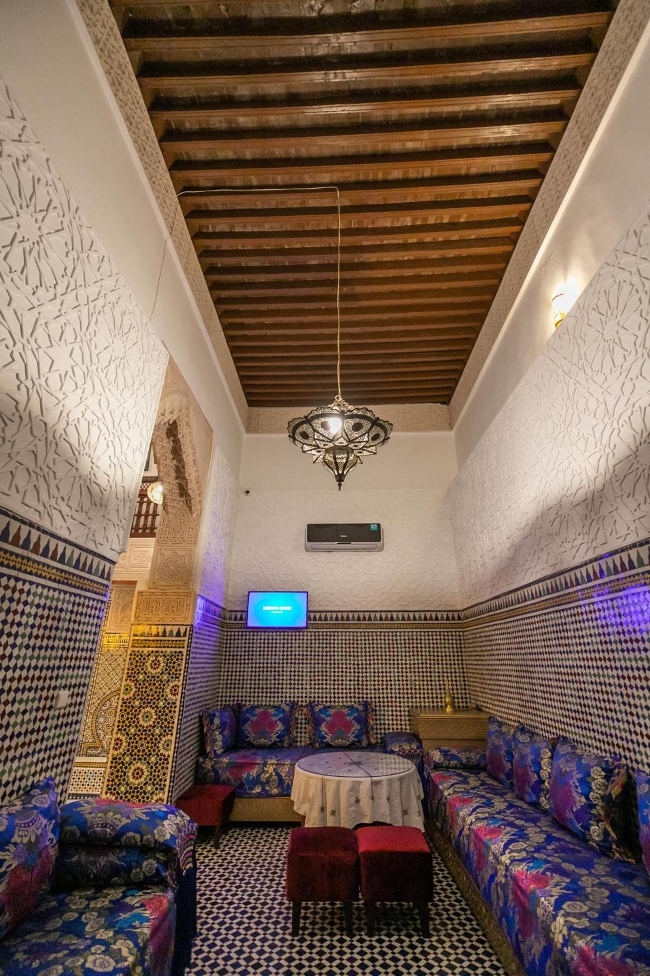 Riad Anis เฟส ภายนอก รูปภาพ