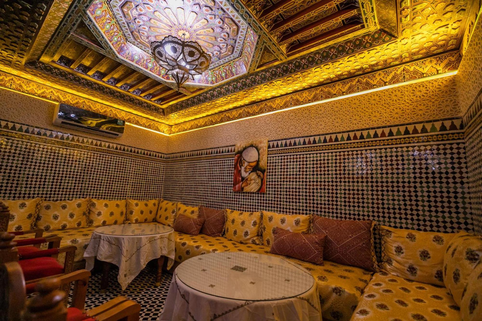 Riad Anis เฟส ภายนอก รูปภาพ